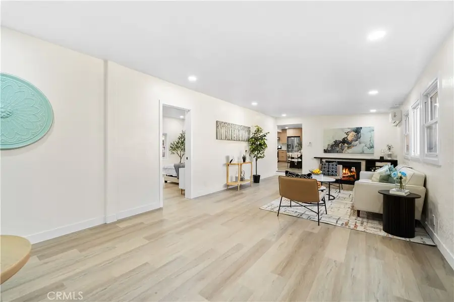 713 Flower Ave, Venice, CA 90291 - Image #2