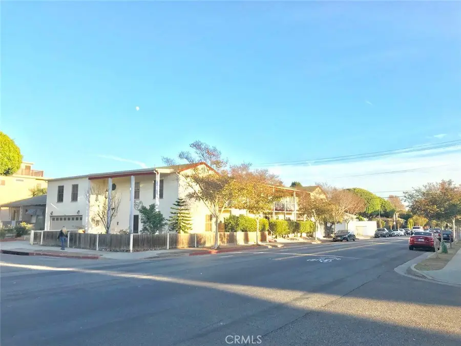 2302 Oak Street, Santa Monica, CA 90405 - #3