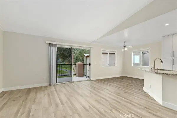 2576 Avenida Del #204, Corona, CA 92882