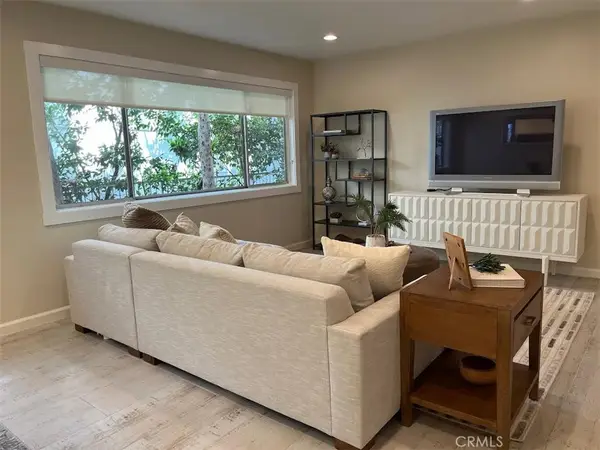 1025 N Kings Rd #105, West Hollywood, CA 90069