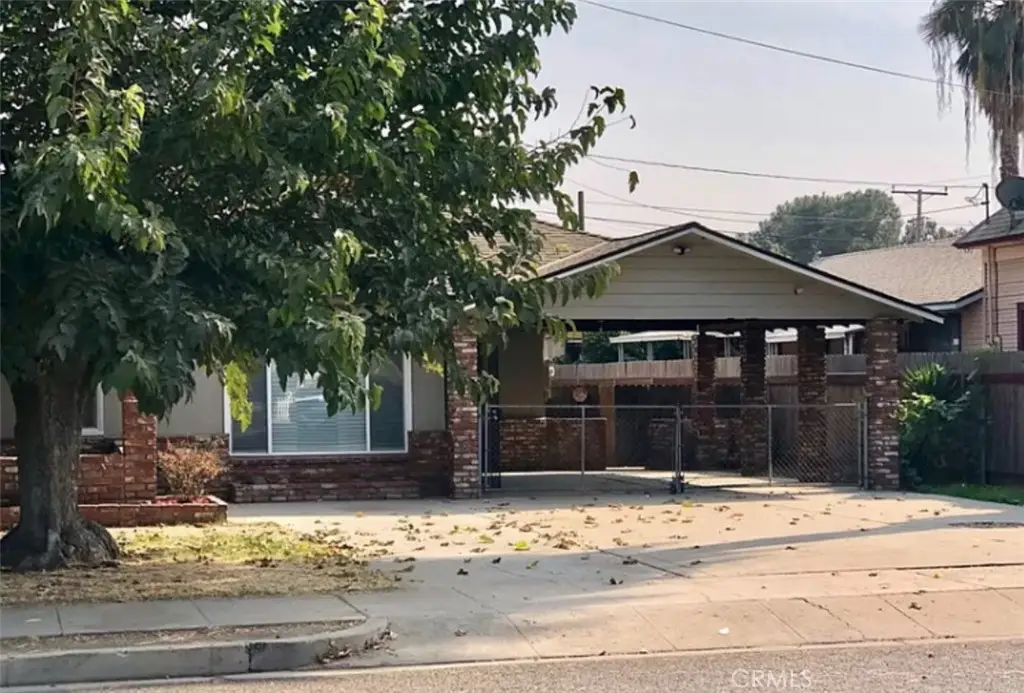 704 N Garden, Visalia, CA 93291 - Image #1