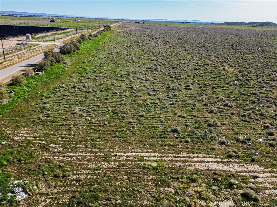 10400 W Avenue B, North Antelope Valley, CA 93536 - #3