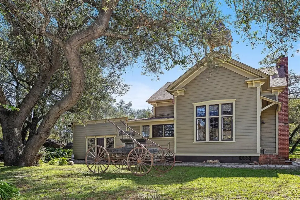 1239 Rainbow Valley Boulevard, Fallbrook, CA 92028 - #1