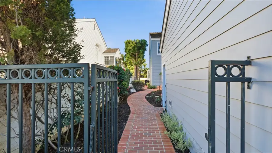 18 Hillsdale, Newport Beach, CA 92660 - #3