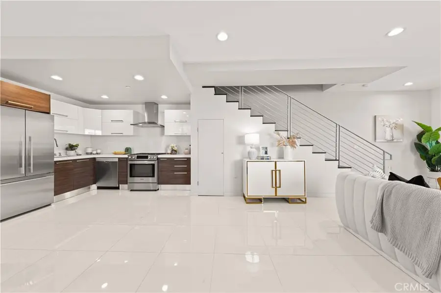 4485 Hazeltine Avenue #1, Sherman Oaks, CA 91423 - #3