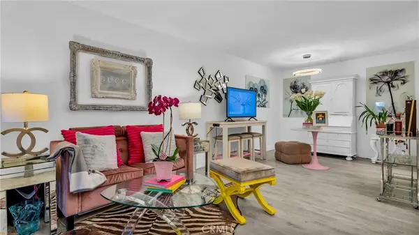 420 N Villa Court #107, Palm Springs, CA 92262