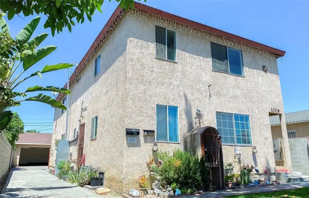 1009 E Stockton Ave, Compton, CA 90221 - #1