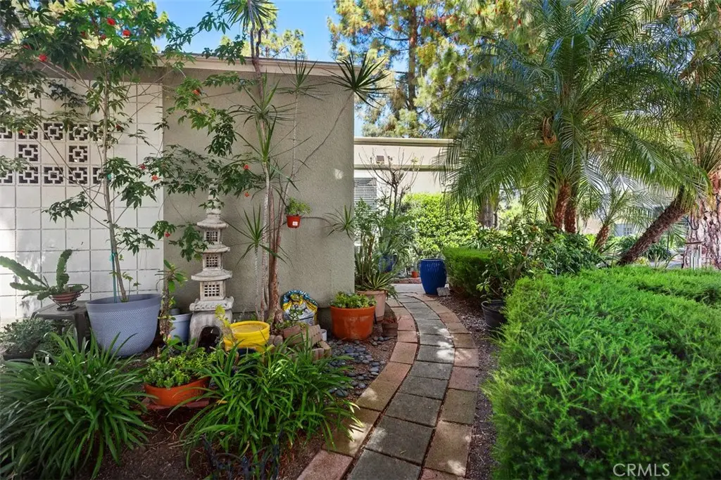 4 Avenida Castilla #D, Laguna Woods, CA 92637 - #1
