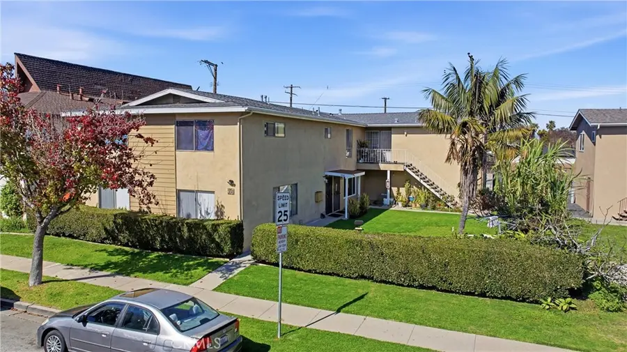 998 Mission, Costa Mesa, CA 92626 - #2