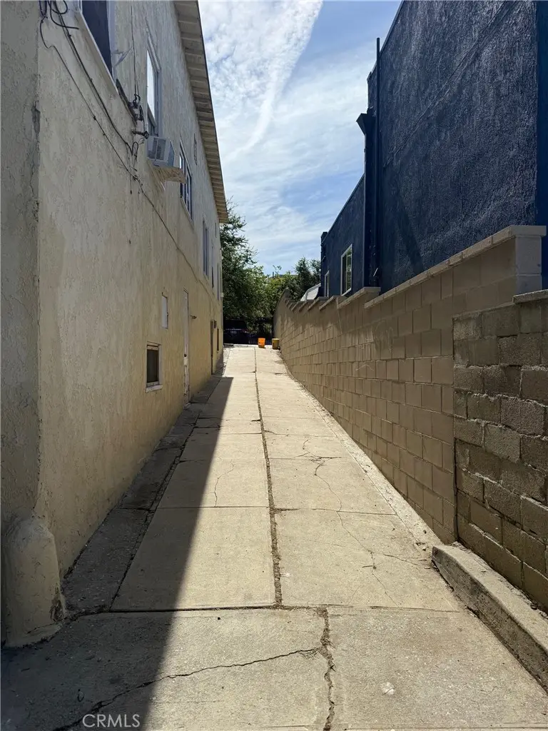 1055 N Stone Street, Los Angeles, CA 90063 - #3
