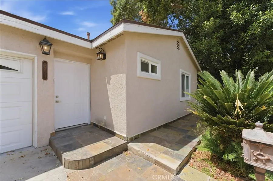 5211 Calatrana Drive, Woodland Hills, CA 91364 - #3