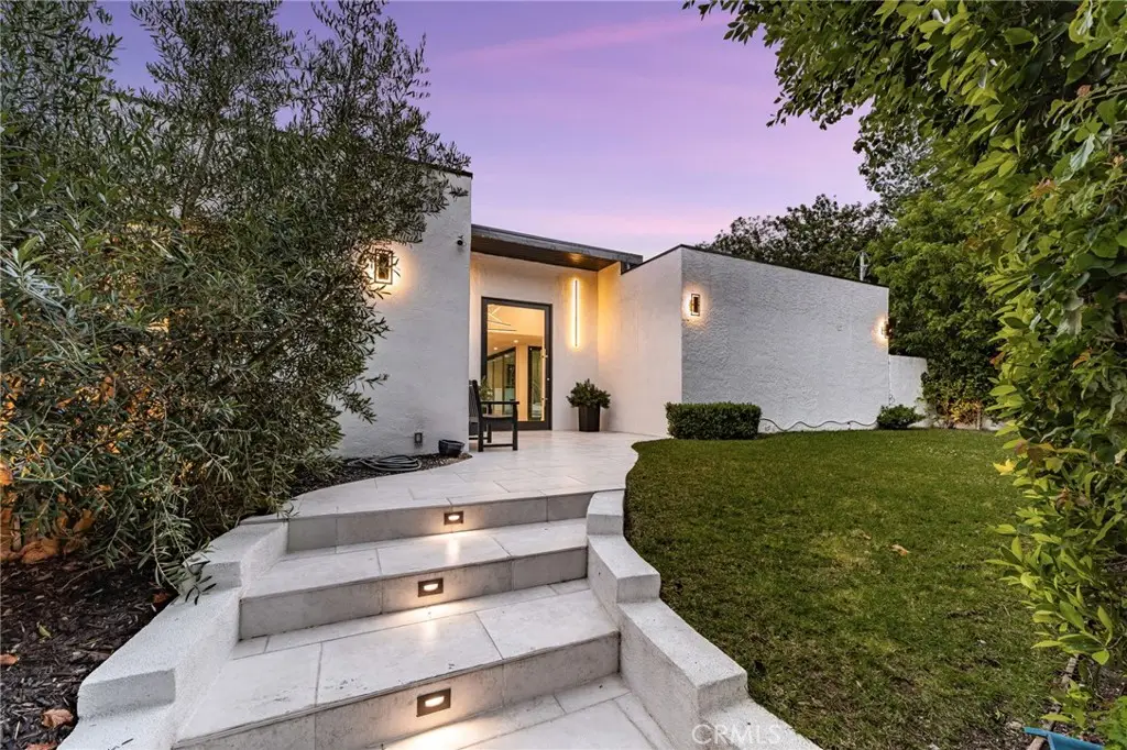 912 Honeywood Rd, Los Angeles, CA 90049 - #1