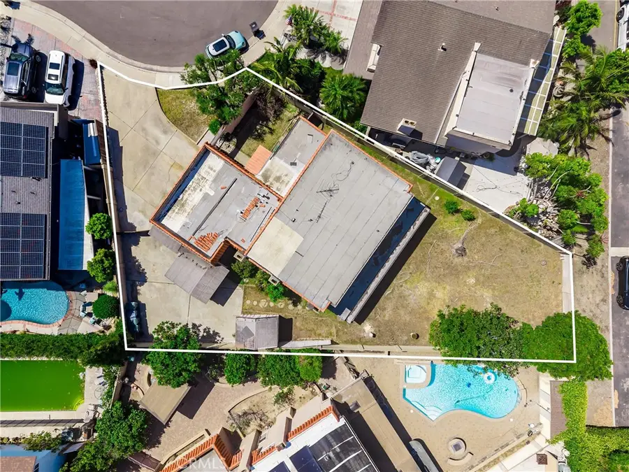 8111 Dartmoor Dr, Huntington Beach, CA 92646 - #3