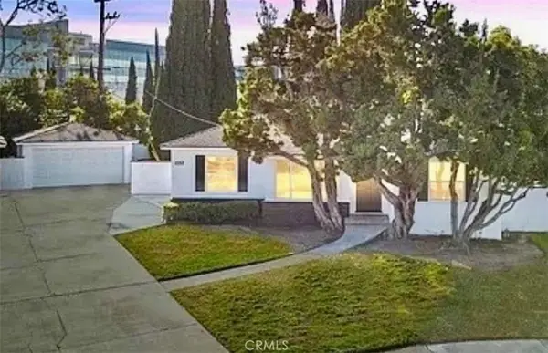 1052 W Palmyra, Orange, CA 92868