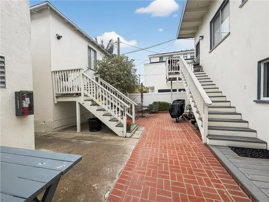 207 Baltimore Avenue, Huntington Beach, CA 92648 - #3