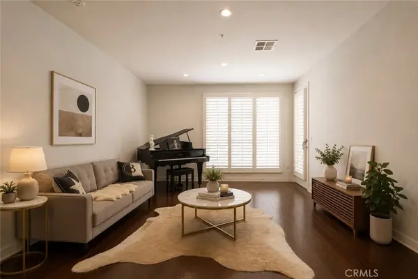 21301 Erwin Street #305, Woodland Hills, CA 91367