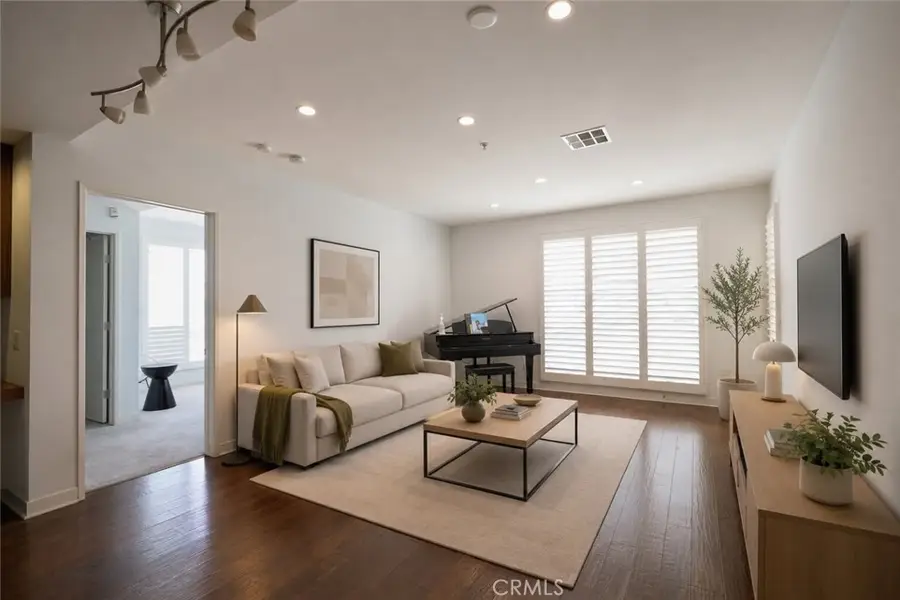 21301 Erwin Street #305, Woodland Hills, CA 91367 - #2