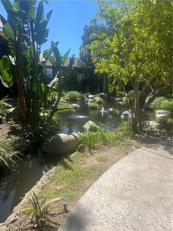 2538 W Macarthur Boulevard #J, Santa Ana, CA 92704