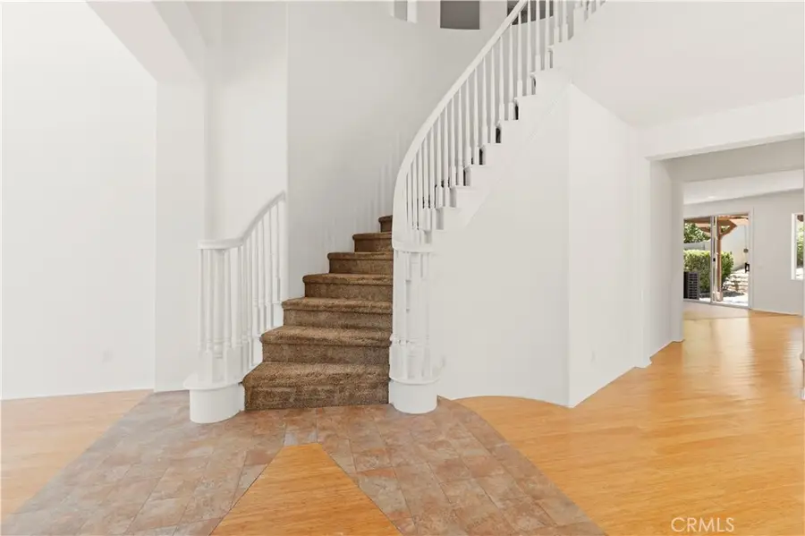28549 Silverking Trail, Santa Clarita, CA 91390 - #2