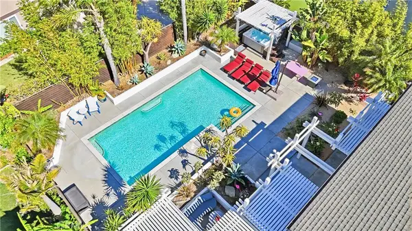 17982 Dellglen Circle, Huntington Beach, CA 92647
