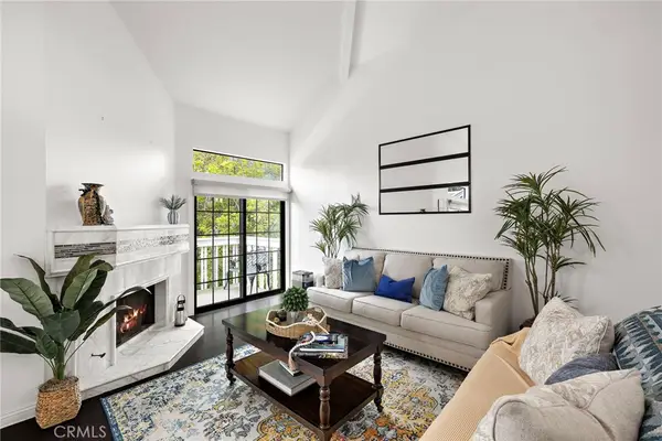 8206 Bridgepoint #206, Huntington Beach, CA 92646