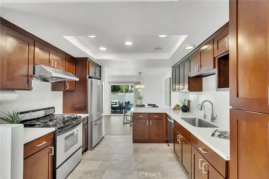 122 Almador, Irvine, CA 92614 - #3
