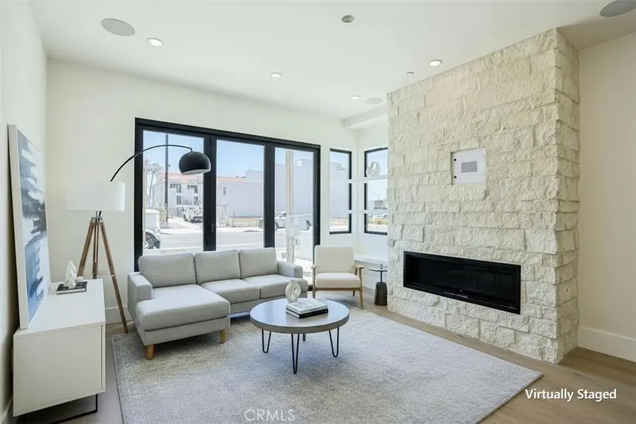 109 9th, Huntington Beach, CA 92648 - #3