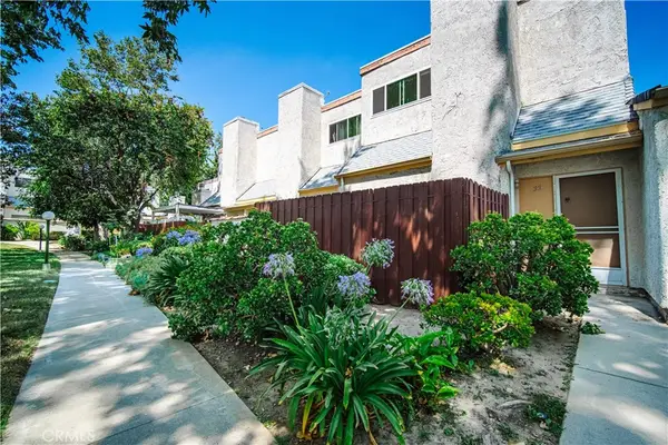 8851 Independence Avenue #APT 33, Los Angeles, CA 91304
