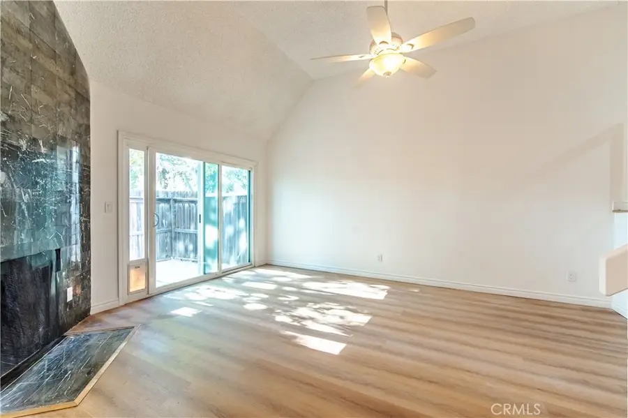 8851 Independence Avenue #APT 33, Canoga Park, CA 91304 - #3
