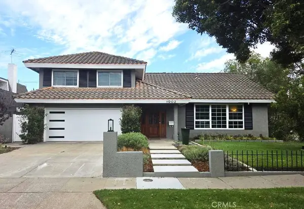 1902 E Avalon, Santa Ana, CA 92705