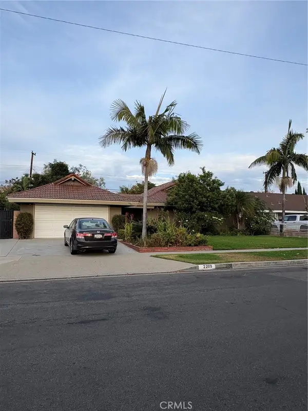 2209 Laird, Santa Ana, CA 92706