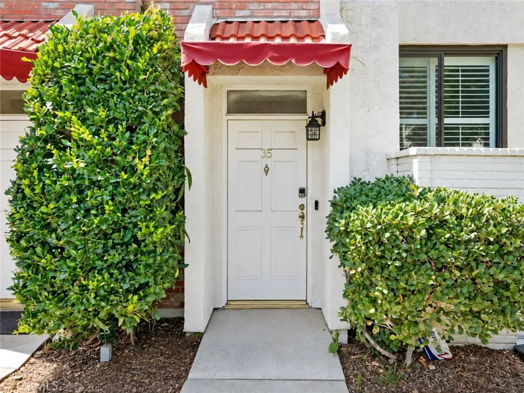 6540 Hayvenhurst Avenue #35, Lake Balboa, CA 91406 - #1