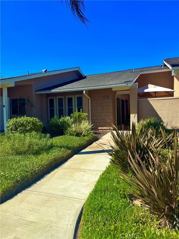 8566 Sierra #912-D, Huntington Beach, CA 92646