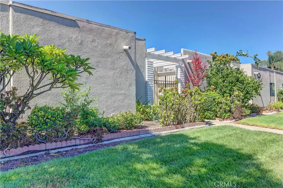2005 Via Mariposa W #B, Laguna Woods, CA 92637 - #2