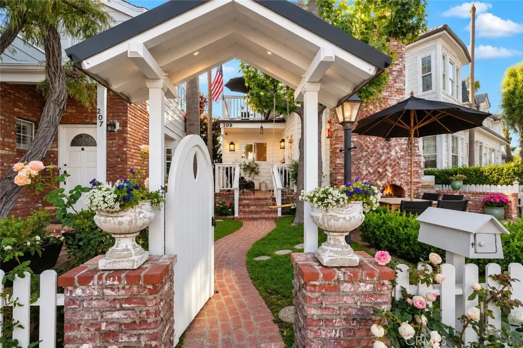 209 Diamond Avenue, Newport Beach, CA 92662 - #1