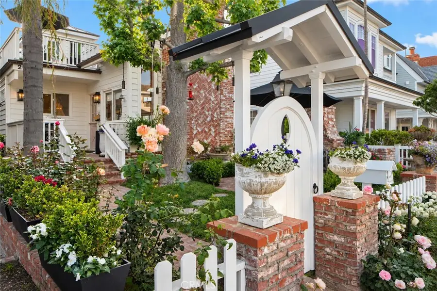 209 Diamond Avenue, Newport Beach, CA 92662 - #3