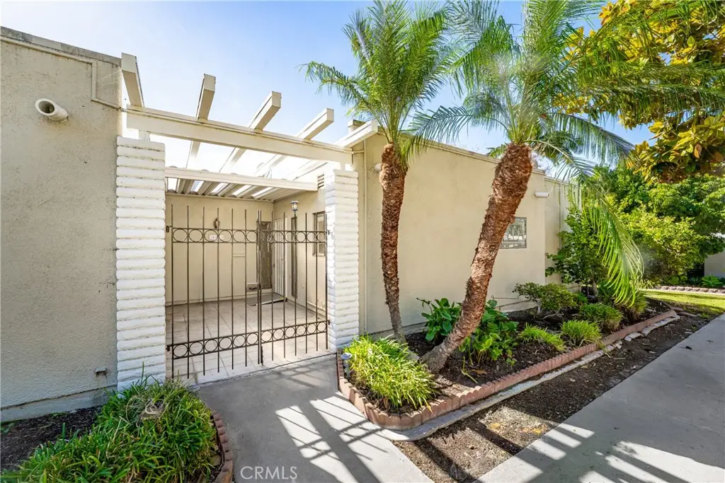 2005 Via Mariposa W #D, Laguna Woods, CA 92637 - #1