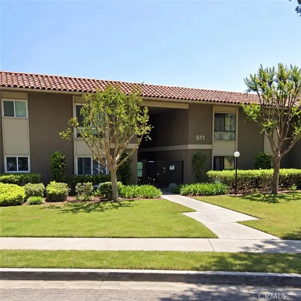 611 S La Veta Park #127, Orange, CA 92868