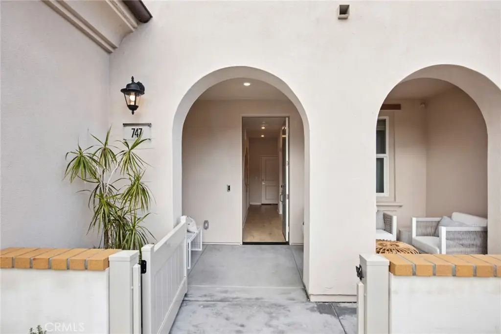 731 E Route 66, Glendora, CA 91740 - #1