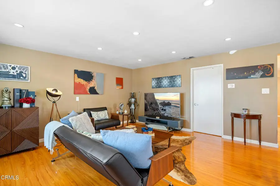 10642 Samoa Avenue, Tujunga, CA 91042 - Image #3