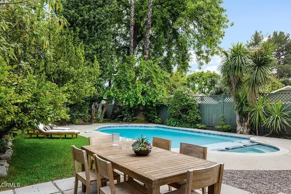 2040 N Madison Avenue, Altadena, CA 91001
