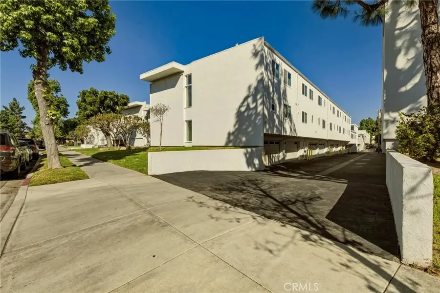 4331 W Sarah Street #10, Burbank, CA 91505 - #2