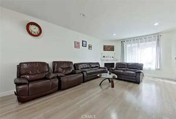 18347 Saticoy Street #6, Reseda, CA 91335