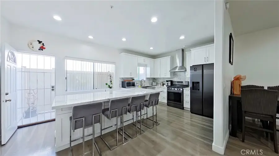 18347 Saticoy Street #6, Reseda, CA 91335 - #2