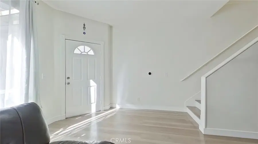18347 Saticoy Street #6, Reseda, CA 91335 - #3