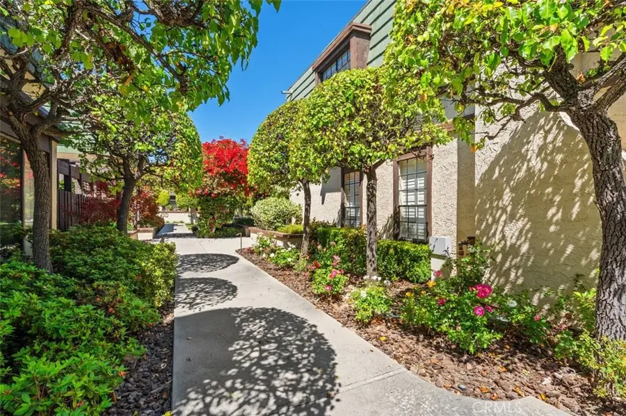 885 S Orange Grove Boulevard #2, Pasadena, CA 91105 - #2