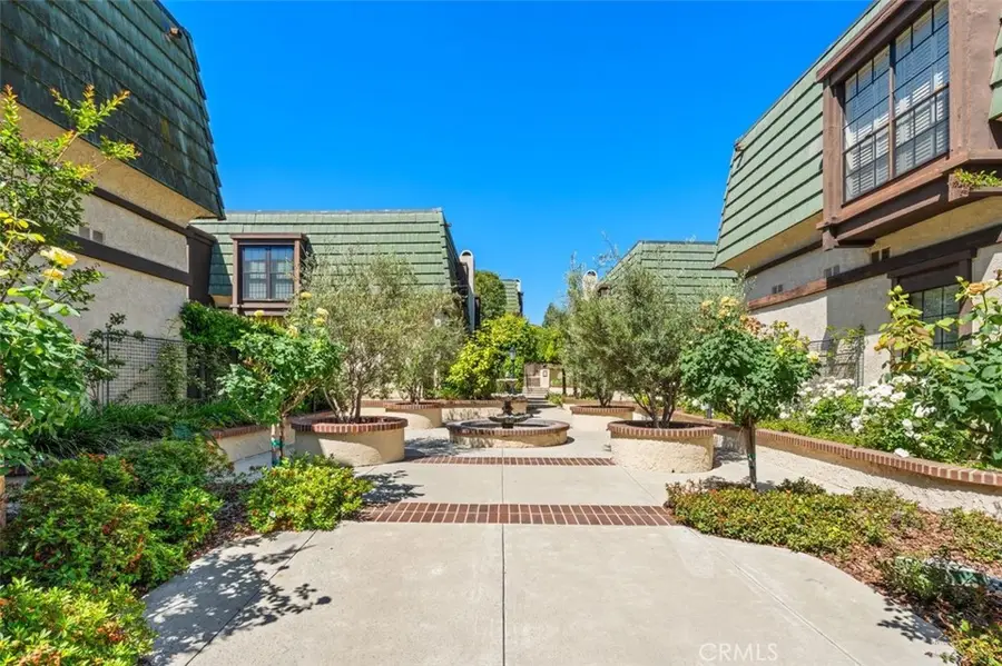 885 S Orange Grove Boulevard #2, Pasadena, CA 91105 - #3