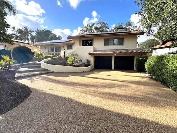 10658 Meadow Glen E, Escondido, CA 92026