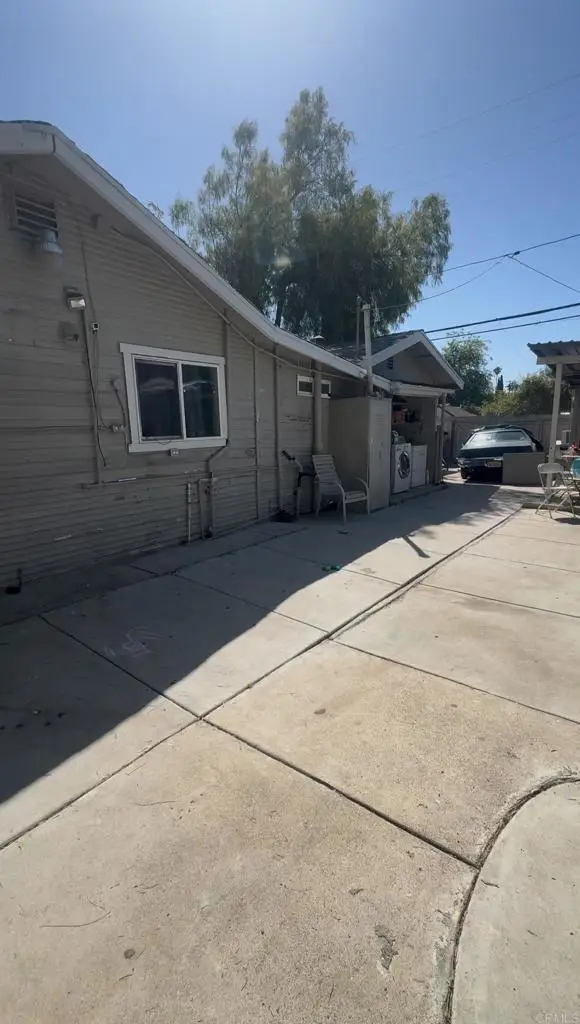 211 W 10th Ave, Escondido, CA 92025