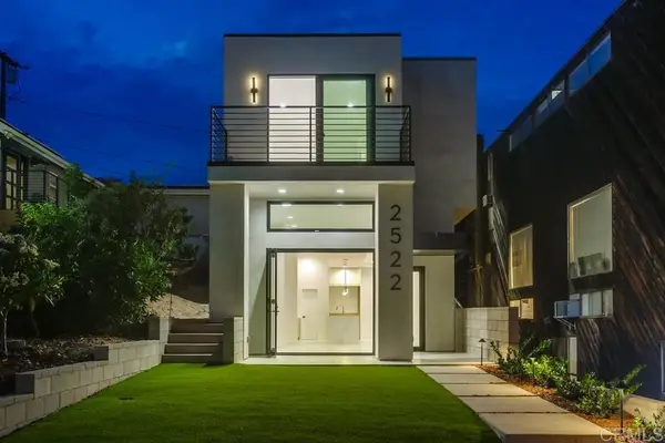 2522 Chalcedony St, San Diego, CA 92109
